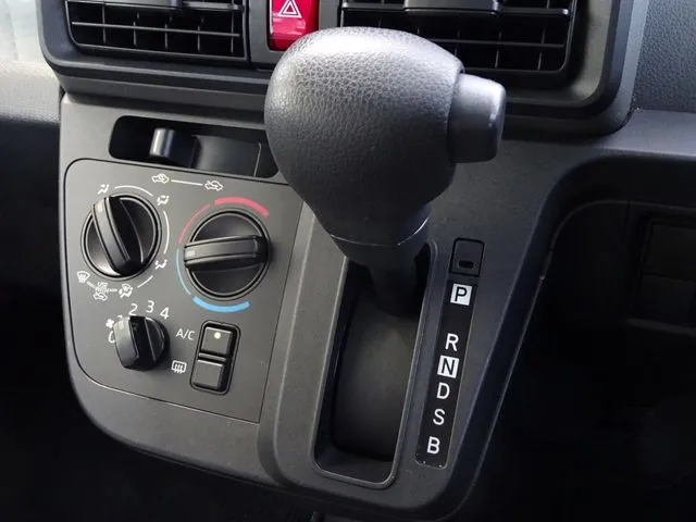 タント(ダイハツ)の車両写真