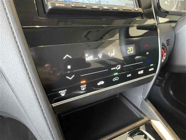 シャトル　ハイブリッド（ホンダ）の車両写真