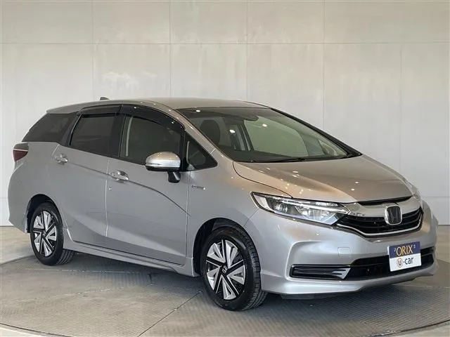 シャトル　ハイブリッド（ホンダ）の車両写真