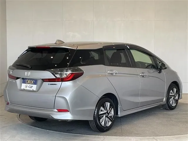 シャトル　ハイブリッド（ホンダ）の車両写真