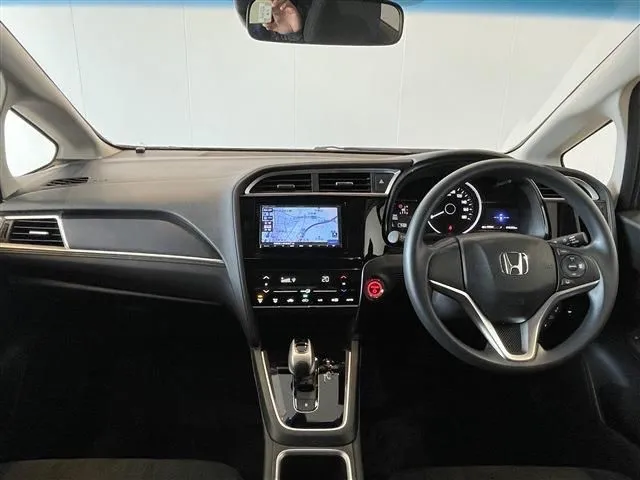 シャトル　ハイブリッド（ホンダ）の車両写真