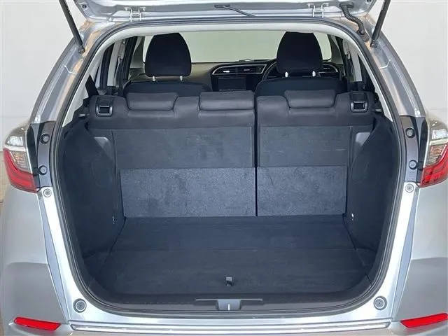 シャトル　ハイブリッド（ホンダ）の車両写真