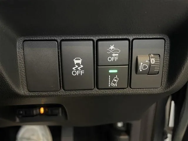 シャトル　ハイブリッド（ホンダ）の車両写真