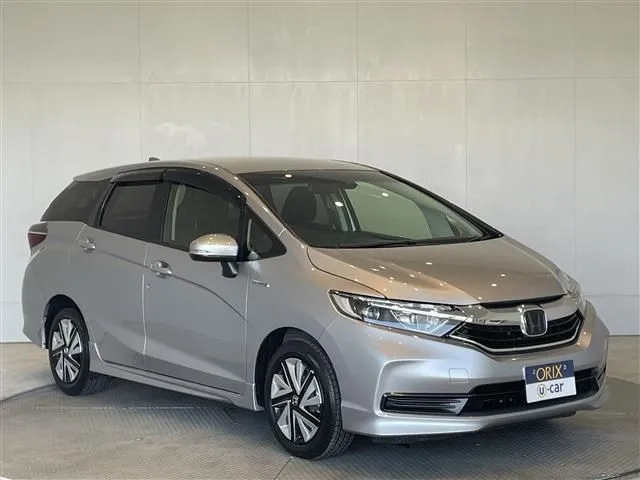 シャトル　ハイブリッド（ホンダ）の車両写真