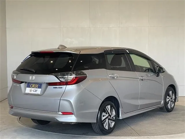 シャトル　ハイブリッド（ホンダ）の車両写真