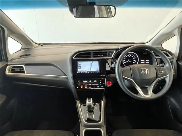 シャトル　ハイブリッド（ホンダ）の車両写真