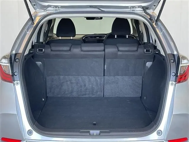 シャトル　ハイブリッド（ホンダ）の車両写真