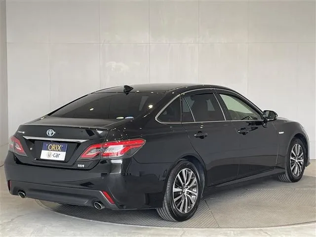 クラウン　セダン　ハイブリッド（トヨタ）の車両写真