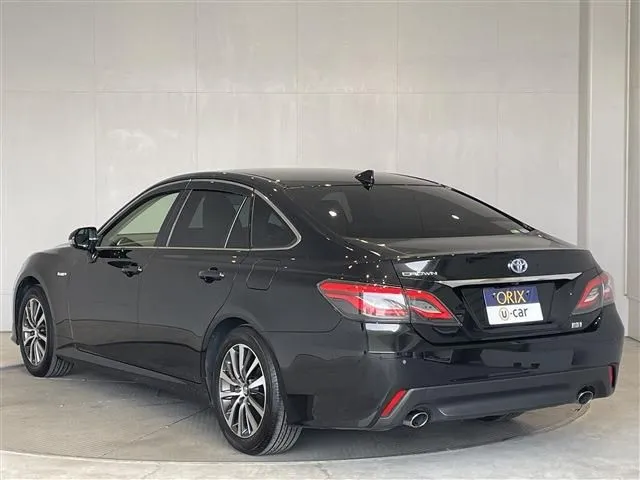 クラウン　セダン　ハイブリッド（トヨタ）の車両写真