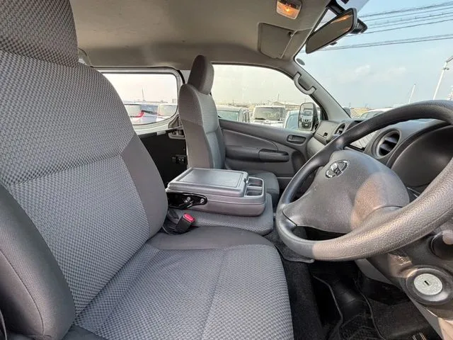 ＮＶ３５０キャラバン　１．２ｔ（ニッサン）の車両写真
