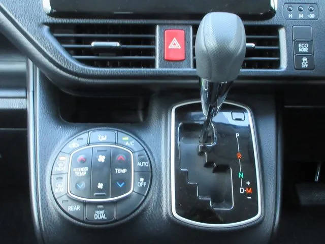 ヴォクシー(トヨタ)の車両写真