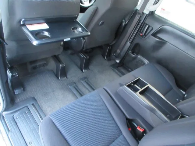 ヴォクシー(トヨタ)の車両写真