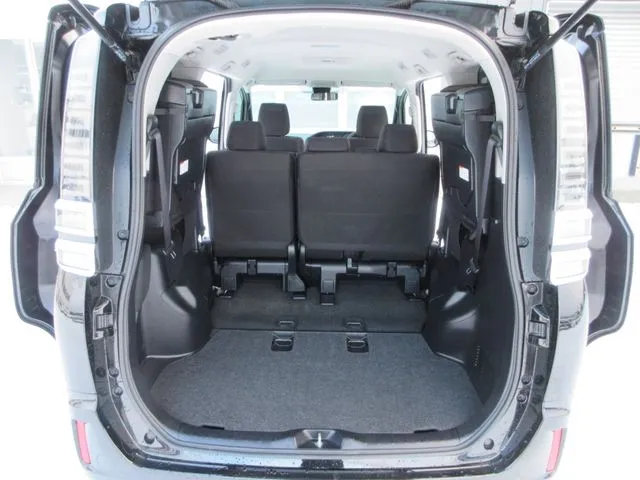 ヴォクシー(トヨタ)の車両写真