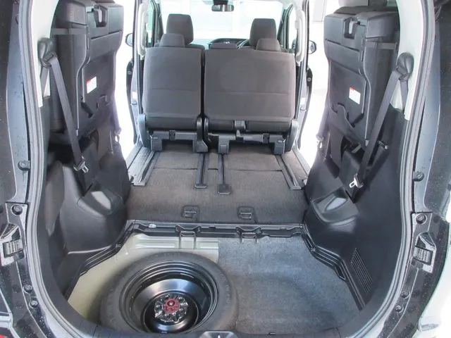 ヴォクシー(トヨタ)の車両写真