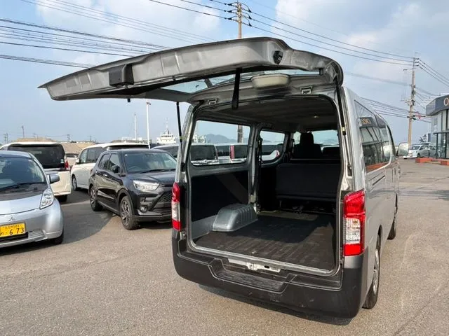 ＮＶ３５０キャラバン　１．２ｔ（ニッサン）の車両写真