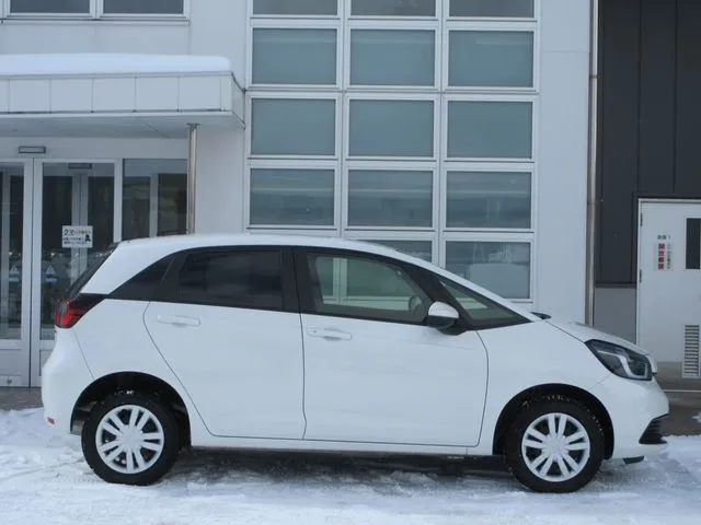 フィット e:HEV 4WD(ホンダ)の車両写真