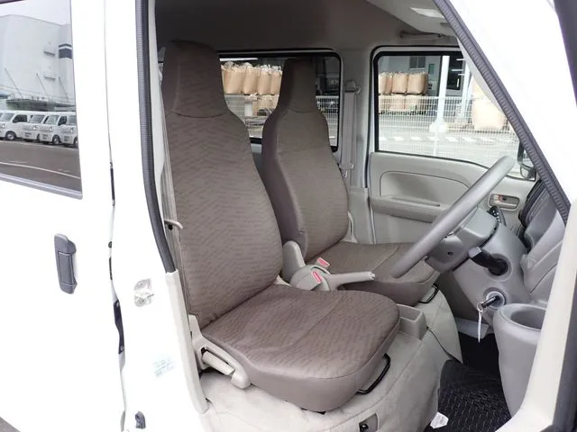 エブリイバン（スズキ）の車両写真