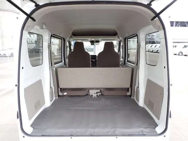 エブリイバン（スズキ）の車両写真