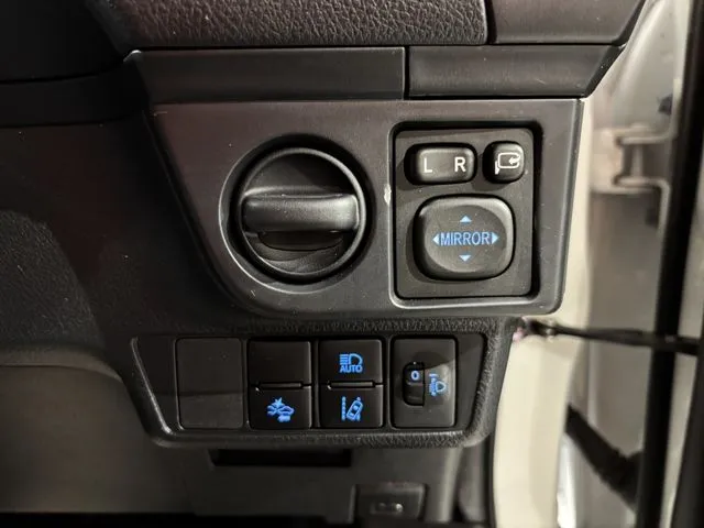 トヨタ　カローラフィールダー　ハイブリッド