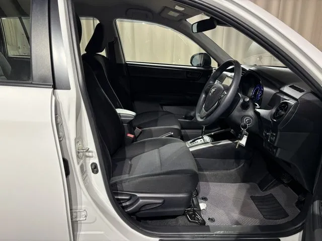 トヨタ　カローラフィールダー　ハイブリッド