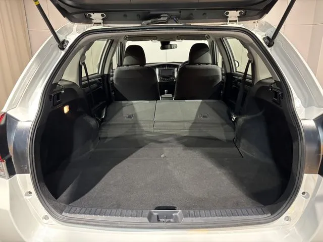 トヨタ　カローラフィールダー　ハイブリッド