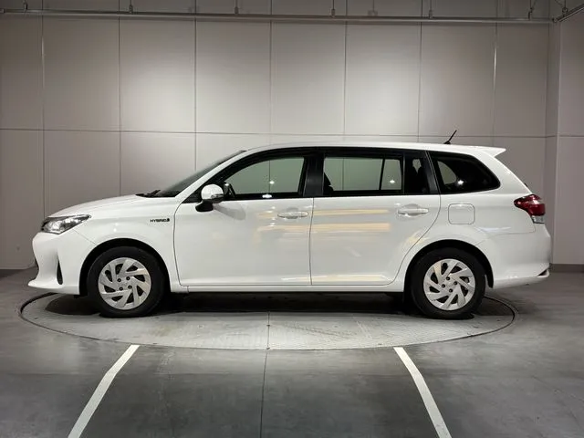 トヨタ　カローラフィールダー　ハイブリッド