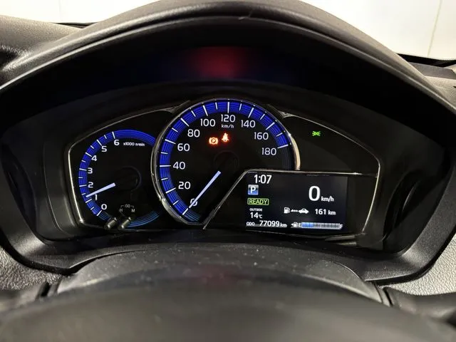 トヨタ　カローラフィールダー　ハイブリッド