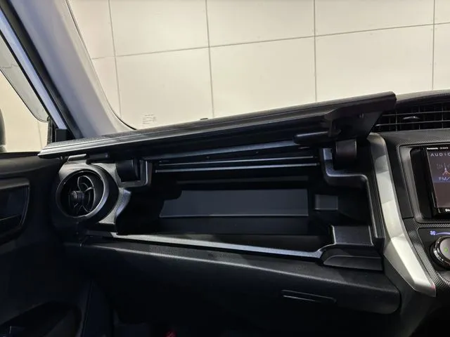 トヨタ　カローラフィールダー　ハイブリッド