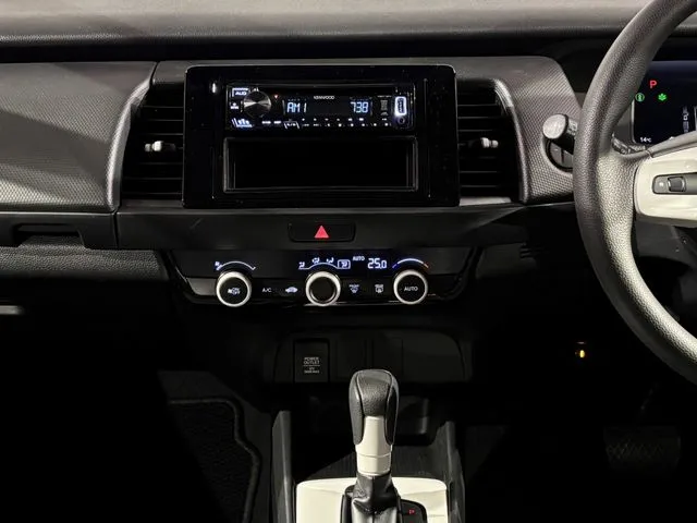 ホンダ　フィット　ｅ：ＨＥＶ