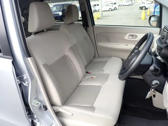 ムーヴ（ダイハツ）の車両写真