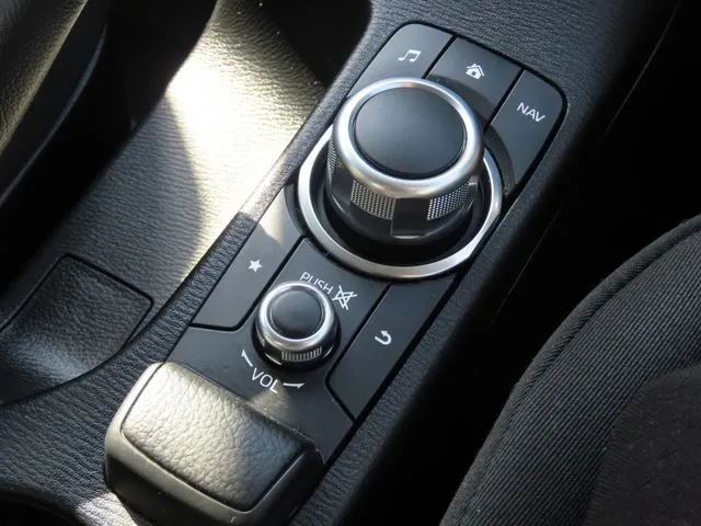 ＭＡＺＤＡ２（マツダ）の車両写真