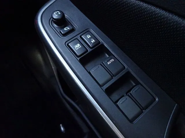 スイフト　４ＷＤ（スズキ）の車両写真