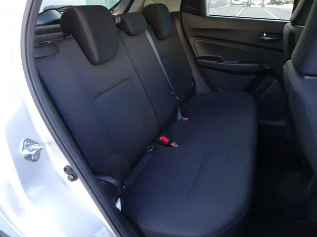 スイフト　４ＷＤ（スズキ）の車両写真