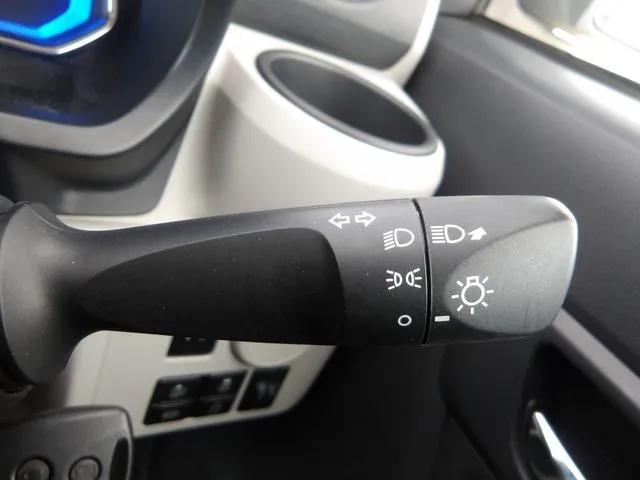 ミラ　イース（ダイハツ）の車両写真