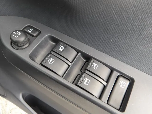 ミラ　イース（ダイハツ）の車両写真