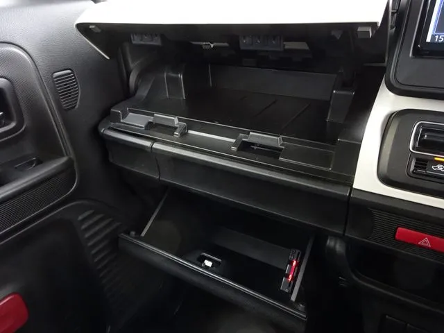 スペーシア（スズキ）の車両写真