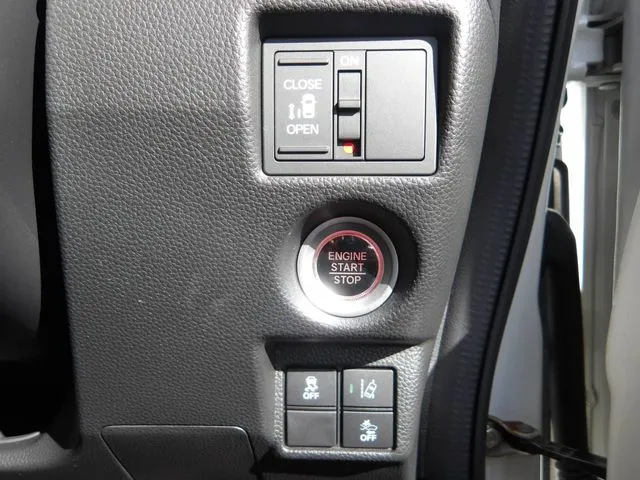 Ｎ　ＢＯＸ　カスタム（ホンダ）の車両写真