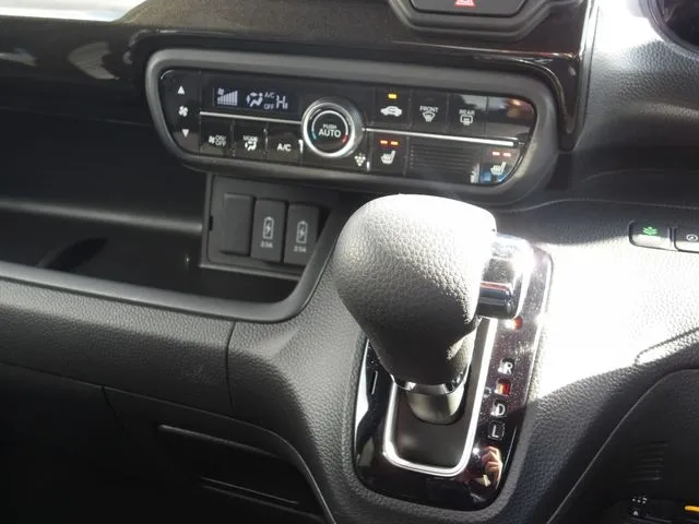 Ｎ　ＢＯＸ　カスタム（ホンダ）の車両写真