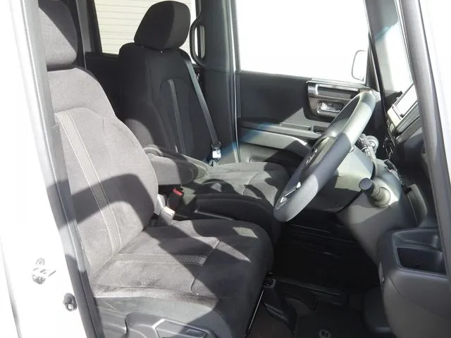 Ｎ　ＢＯＸ　カスタム（ホンダ）の車両写真