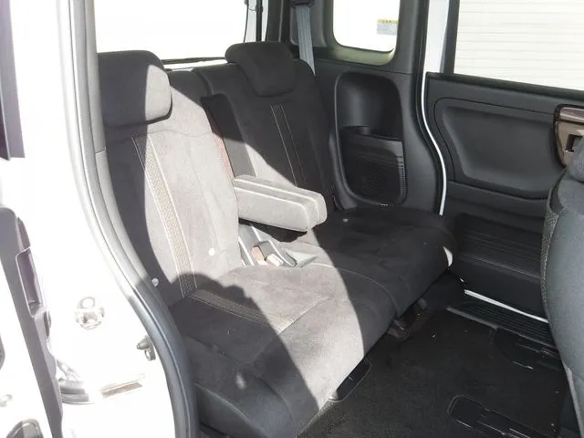 Ｎ　ＢＯＸ　カスタム（ホンダ）の車両写真