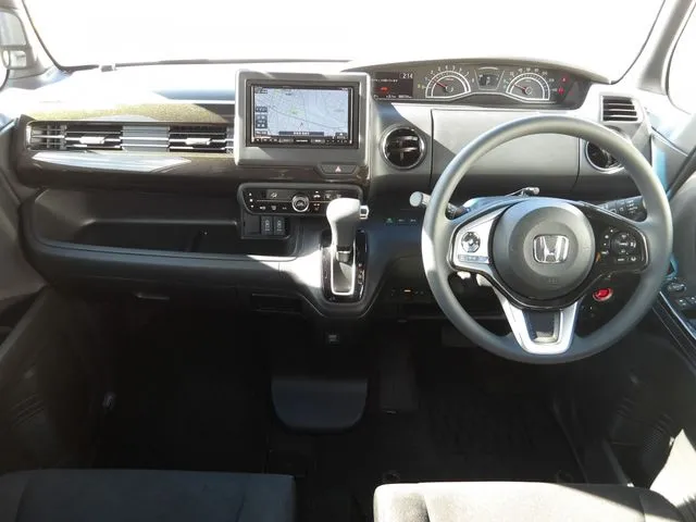 Ｎ　ＢＯＸ　カスタム（ホンダ）の車両写真