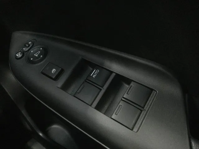 シャトル ハイブリッド 4WD(ホンダ)の車両写真