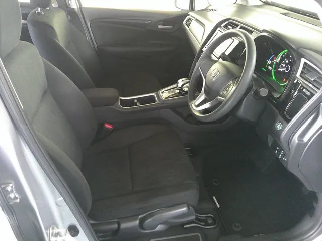 シャトル ハイブリッド 4WD(ホンダ)の車両写真