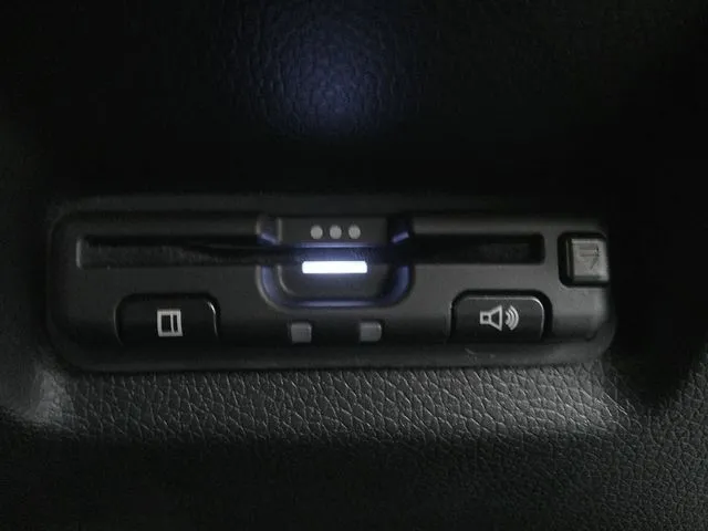 シャトル ハイブリッド 4WD(ホンダ)の車両写真