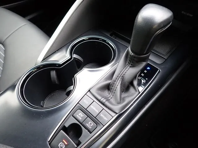 カムリ　ハイブリッド（トヨタ）の車両写真