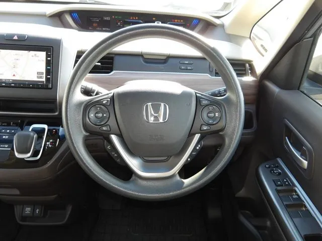 フリード　ハイブリッド（ホンダ）の車両写真