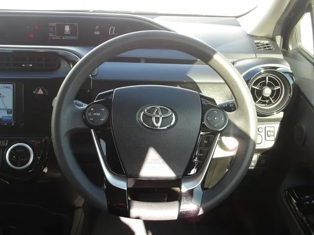 アクア（トヨタ）の車両写真