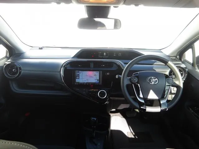 アクア（トヨタ）の車両写真