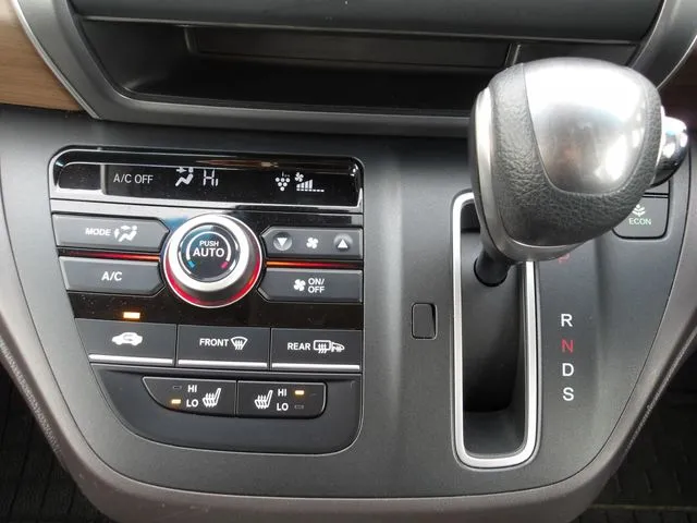 フリード（ホンダ）の車両写真