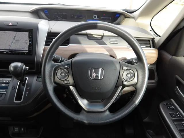 フリード（ホンダ）の車両写真